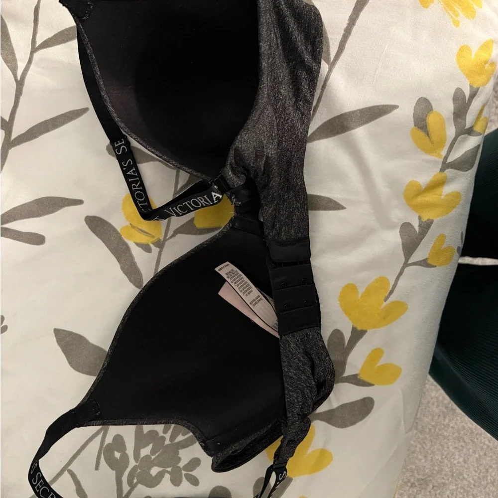 5 Victoria’s Secret Bras - Assorted Styles - Picture 3 of 11